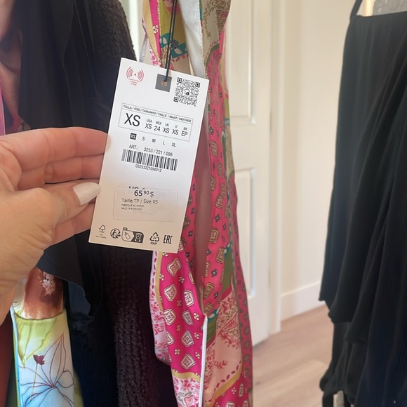 Patch work print Zara dress xs - Picture 5 of 5